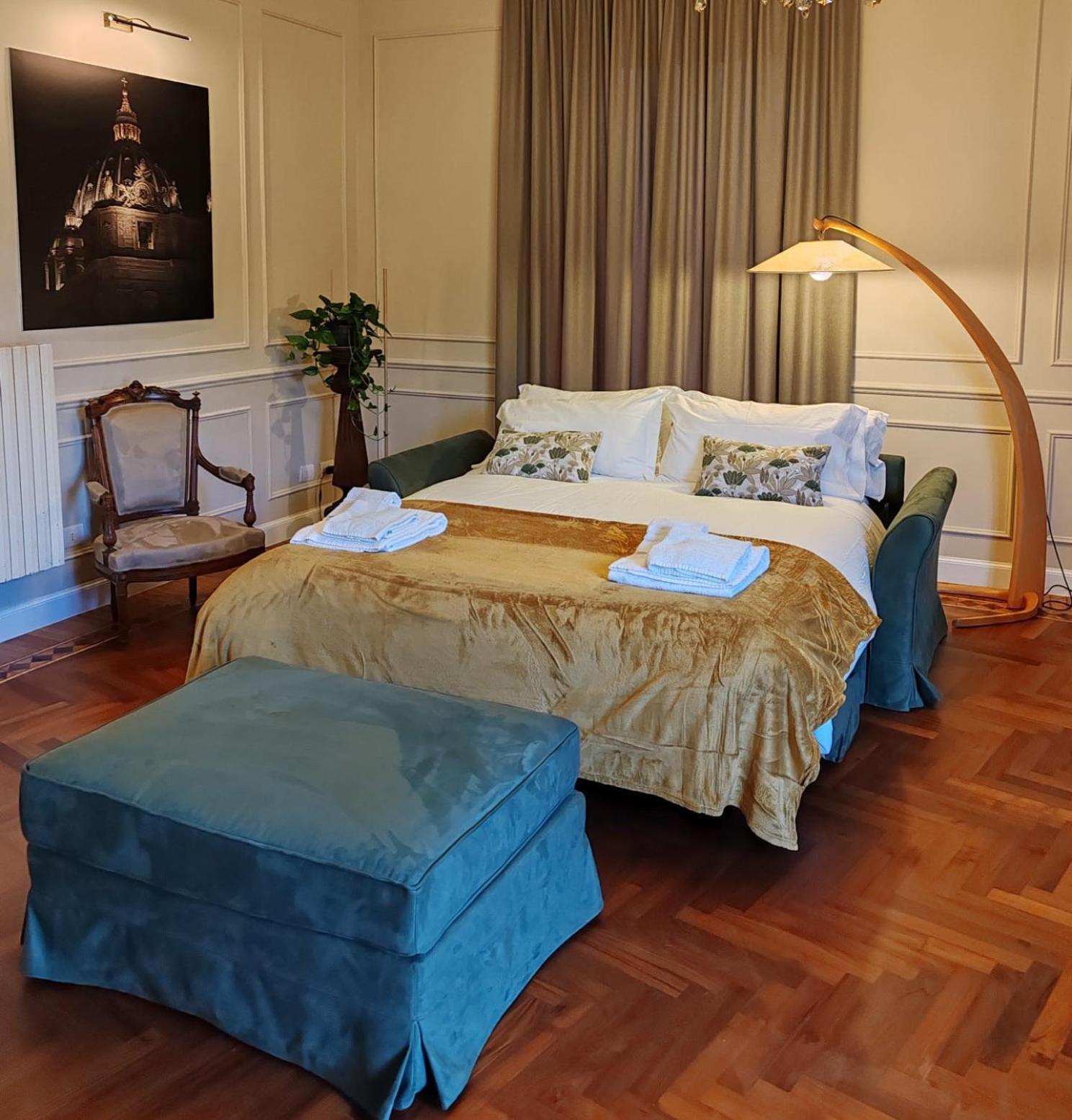 Apartment Elegance And Style In The Heart Of Rome